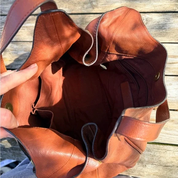 Frye Chestnut Brown Pebbled Leather Hobo Shoulder Bag - Picture 6 of 15